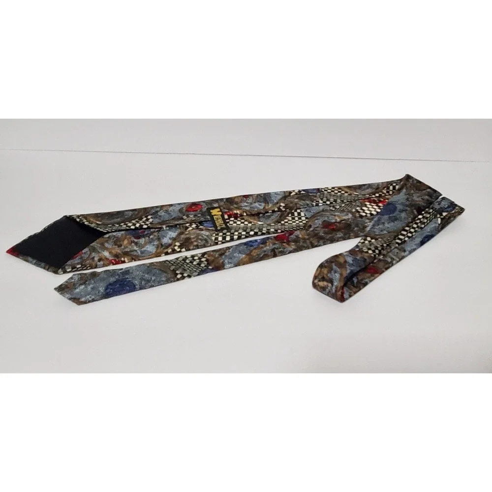 Wembley Men's Necktie Black White Floral Pattern Polyester USA Made‎